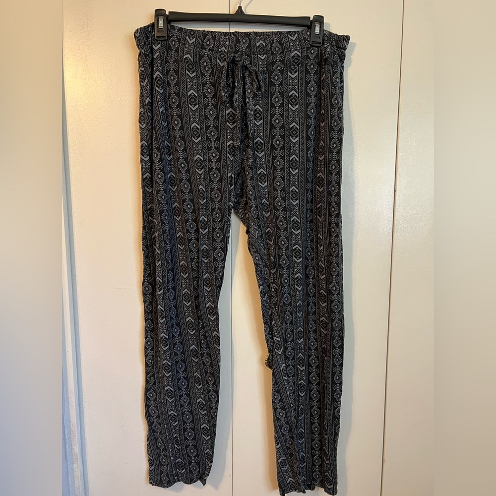 Daisy Fuentes Geometric Print Pajama Pants